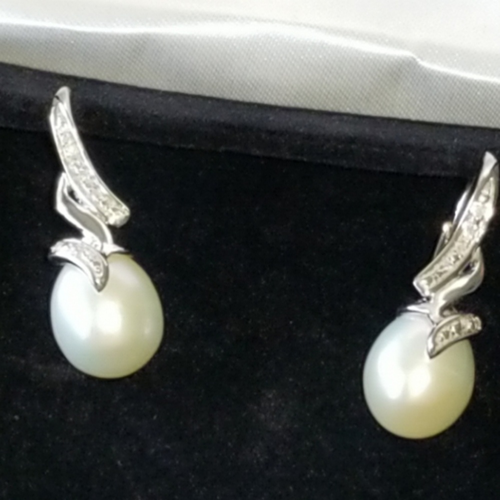 CULTURED PEARL EARRINGS 1/20 CT TW DIAMONDS  "NEW"